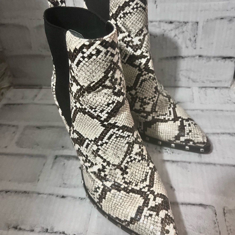 Charles David Chelsea snake skin boots sz 7.5
